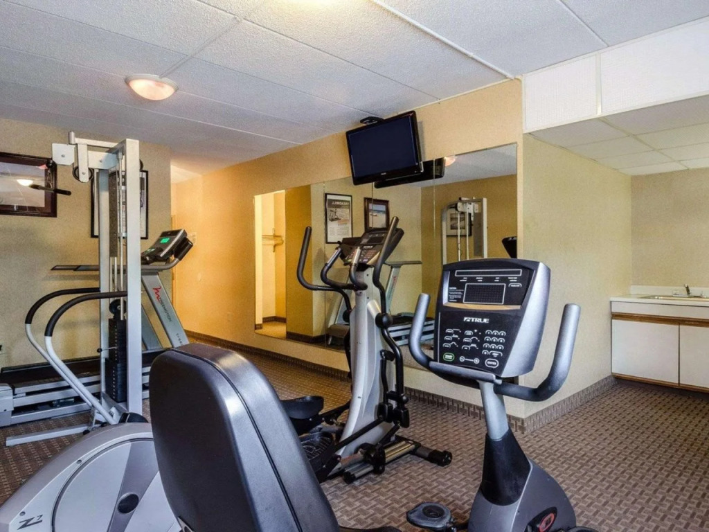 Holiday Inn Express - Fall River North