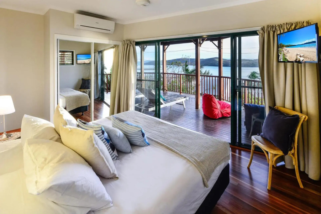 NEWLY BEAUTFULLY RENOVATED 16 The Casuarina - 3 Bedroom House With 180 Degree Ocean Views