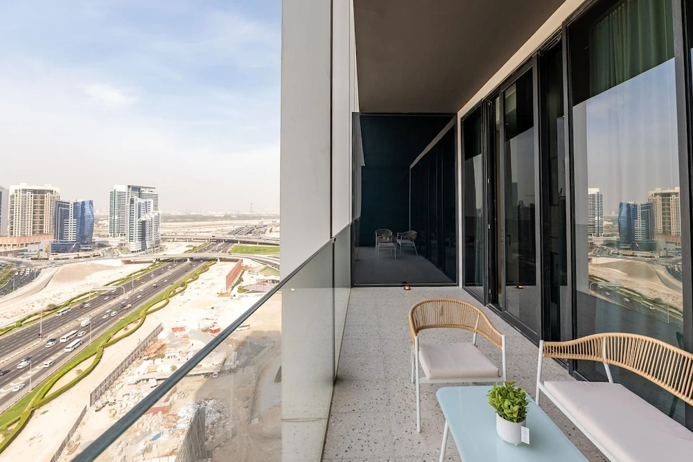 Sleek Business Bay Studio Burj View Balcony