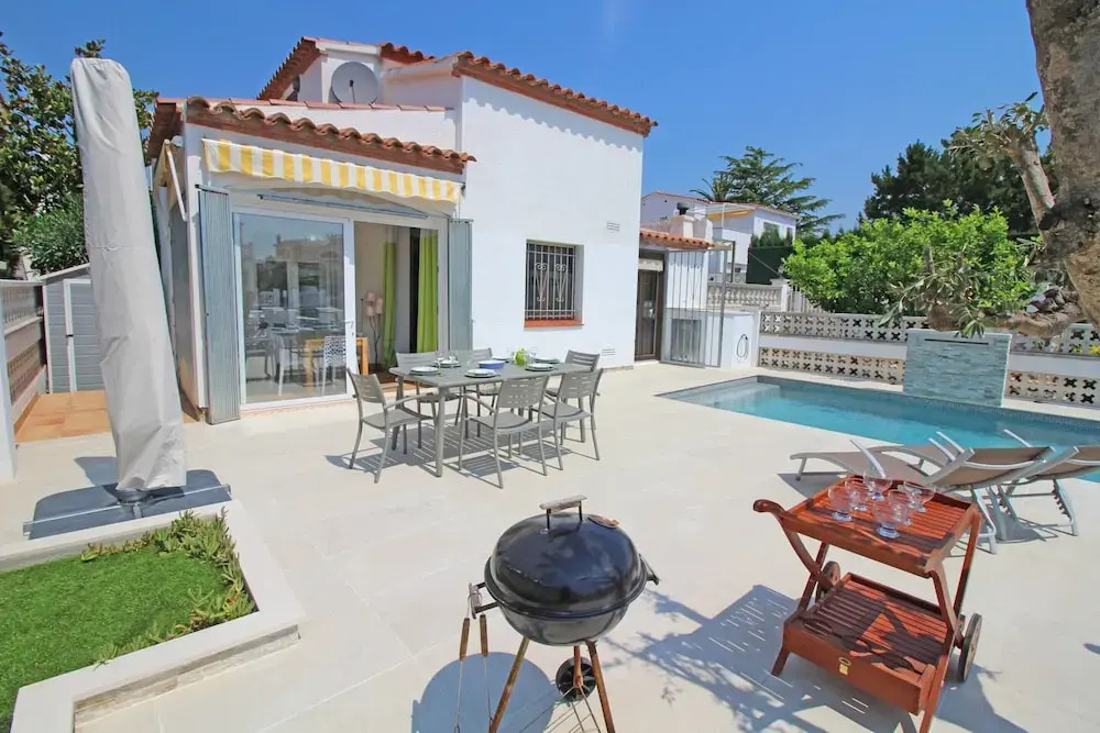 Villa in Empuriabrava With Private Mooring
