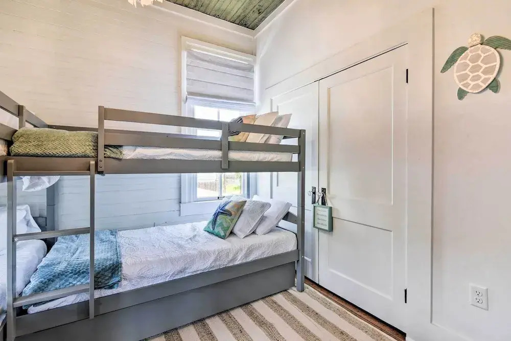 Walk to The Strand: Historic Galveston Home!