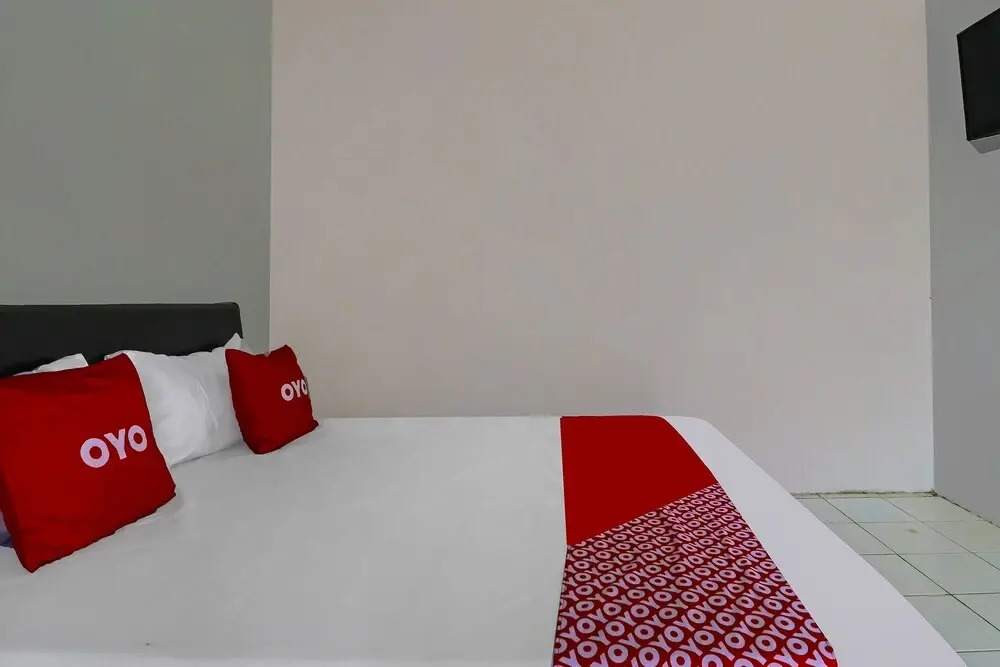OYO 90809 Homestay Black Pink Merah Jambu Syariah