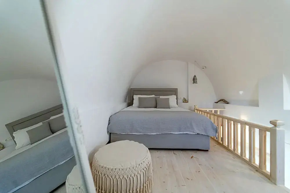 Akrotiri Cycladic Suites