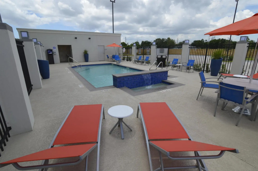 Holiday Inn Express And Suites Pasadena Houston Southeast by IHG