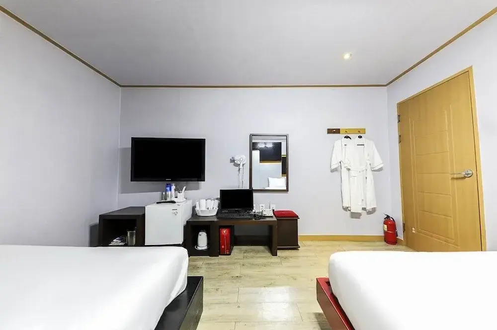 Eli Motel