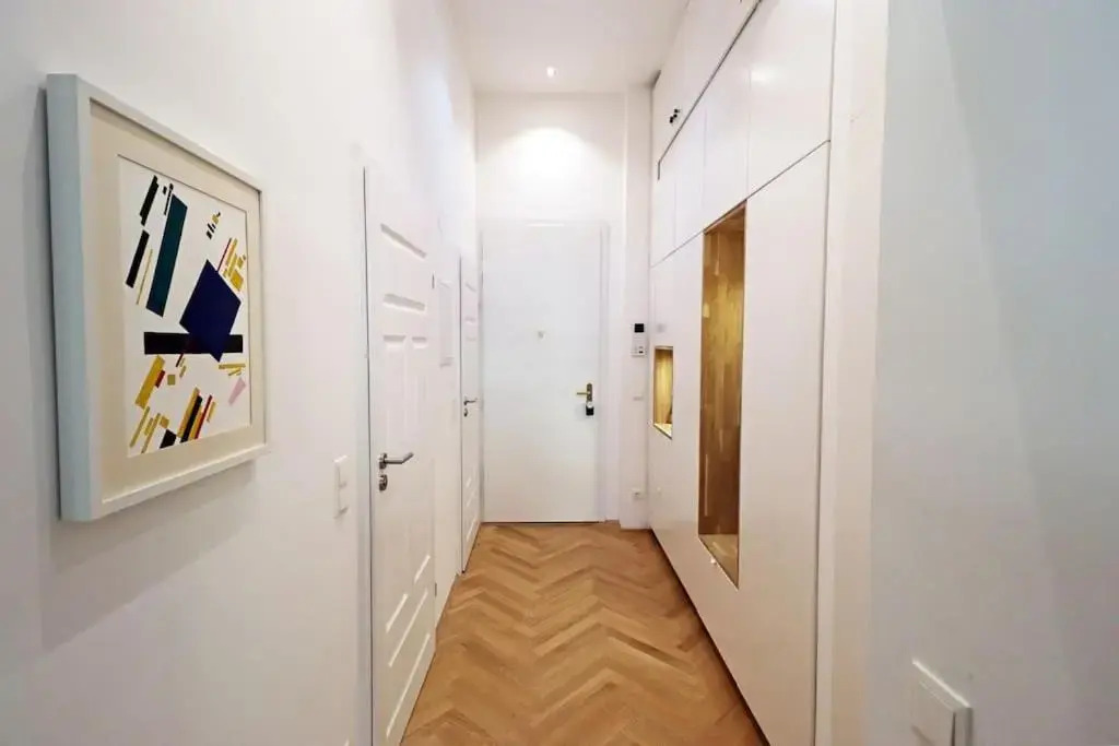 Center apt in best area near park & danube 20’to Airport