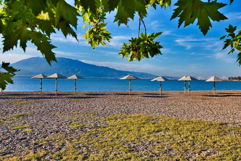 NAFPAKTOS Beach luxury Suites