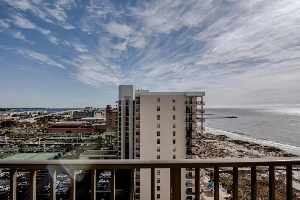 Phoenix Viii Unit 1406 3 Bedroom Condo by Redawning