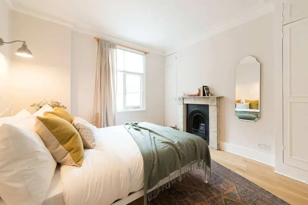 Beautiful 5 Bedroom Home With Garden in South Kensington
