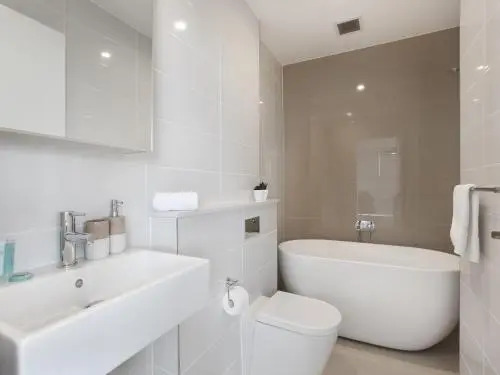 As the Sun Sets - Modern and Spacious 2BR Zetland Apartment Facing the Setting Sun
