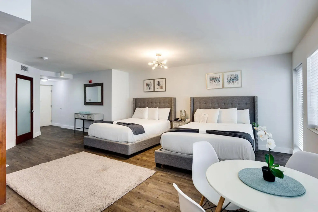 Strand Ocean Drive Suites