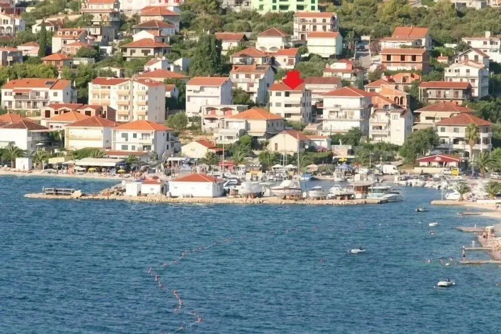 Central - 40m From the Beach - A1