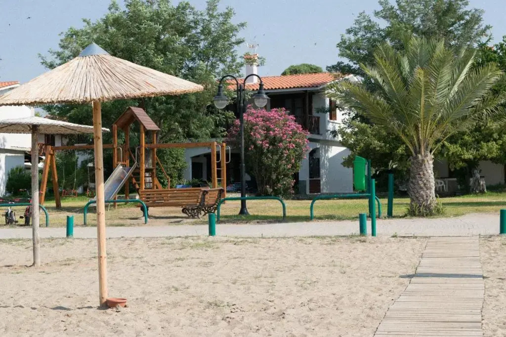 Mikiverna Houses By Miltiadis