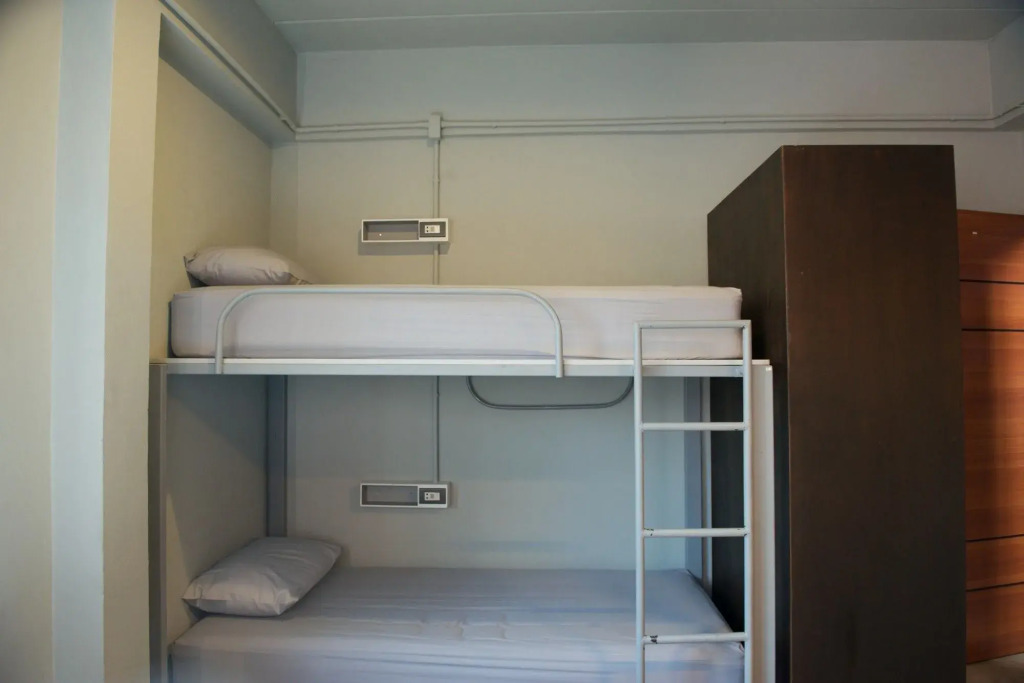 9 Hostel