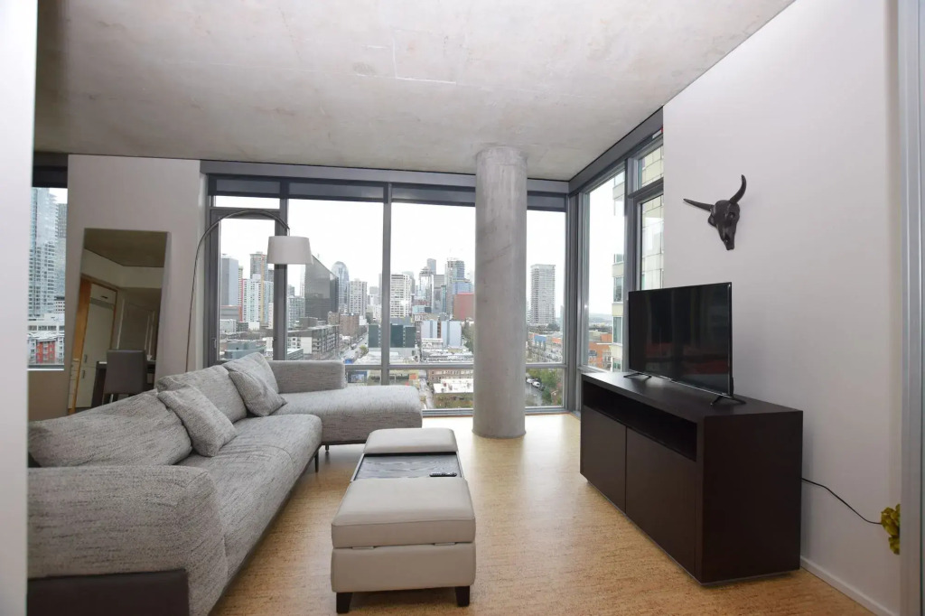 Space Needle Suites by Luxe Hubs