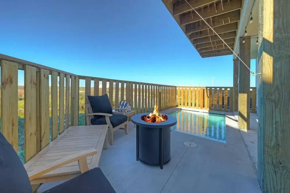 Sleeps 20 2 Homes w/ Beach Boardwalk Access, Water Canal Views, & Priv Pools