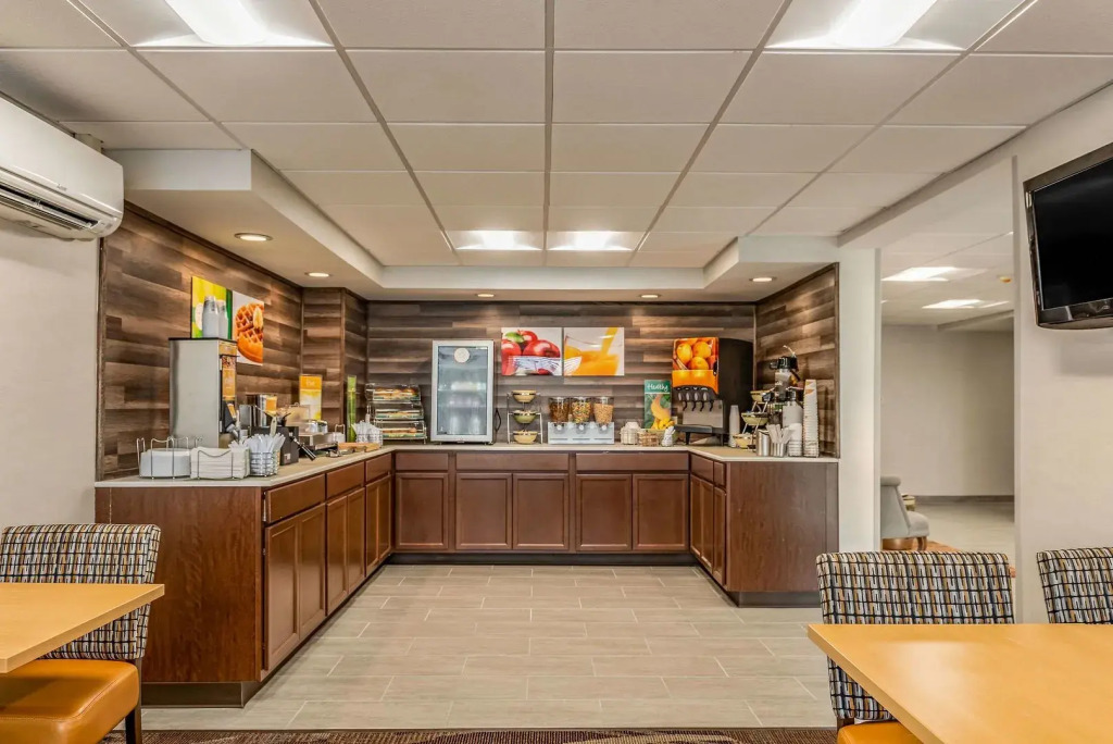 Red Lion Inn & Suites Bucyrus North
