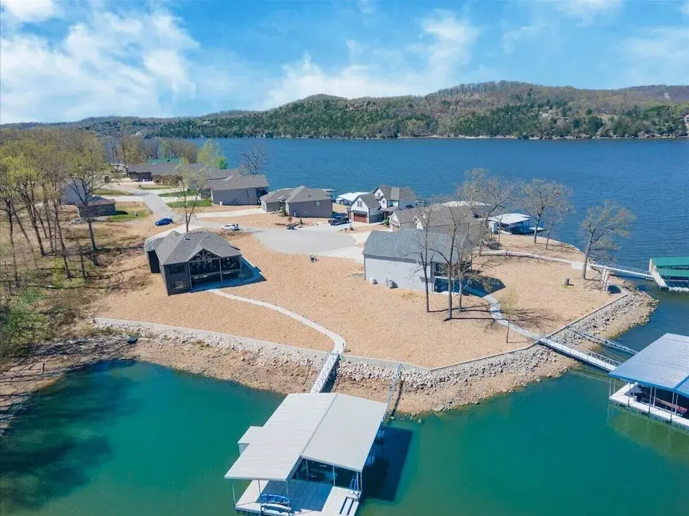 Accessible Lakeside Luxury at the 45mm w/ Private Dock, Sunset Views & More
