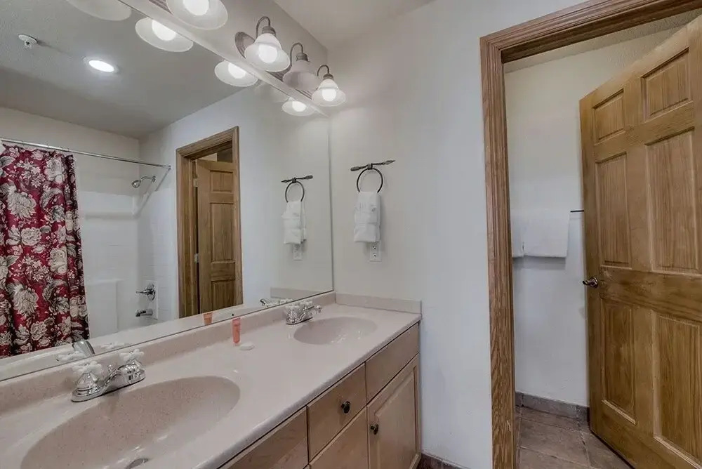 5985 Hidden River Lodge 2 Bedroom Condo by Redawning