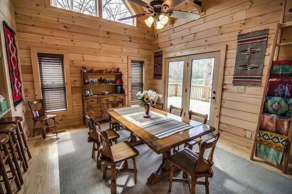Large Lakefront Cabin W/kayaks And Boathouse 5 Bedroom Home