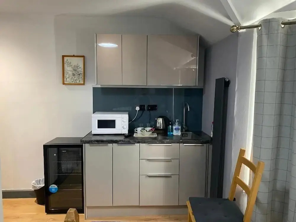 Hollybush Guest House