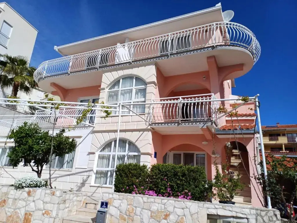 Apartments Jakšić