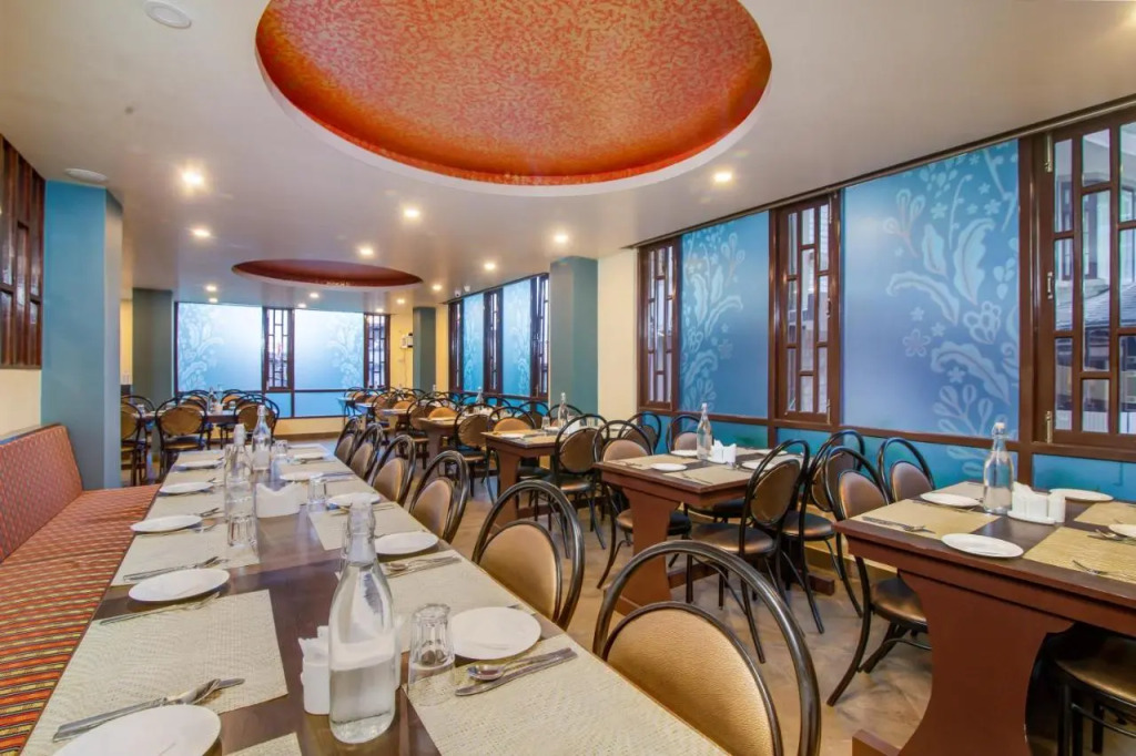 Muscatel Grand Silkroute - 300 Mts from MG Marg