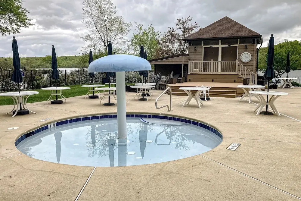 Lakefront Poconos Retreat! Pool & Hot Tub Access