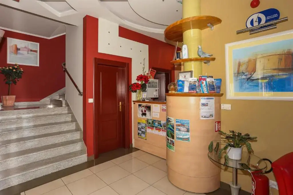 Apartments and Rooms Astoria