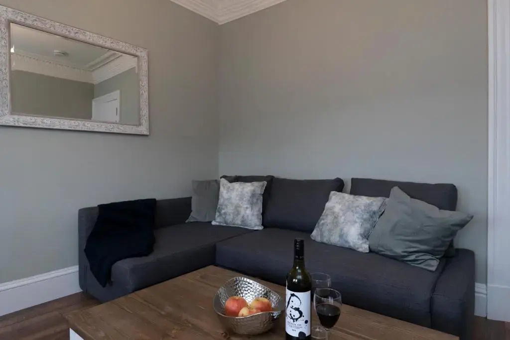 GreenStar Apartments - Short Walk Away Into Dundee City Centre - 6 Individual Properties from 1 to 3 Bedrooms - Short & Long Stay Offers