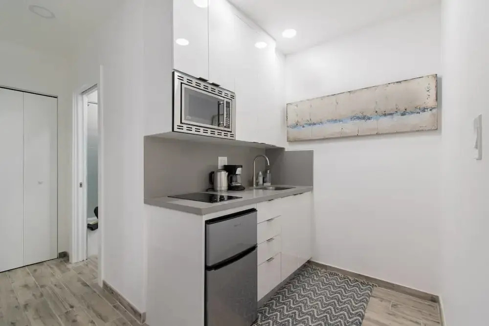 Trendy 1 BR W/parking Space & Walk to the Beach #8