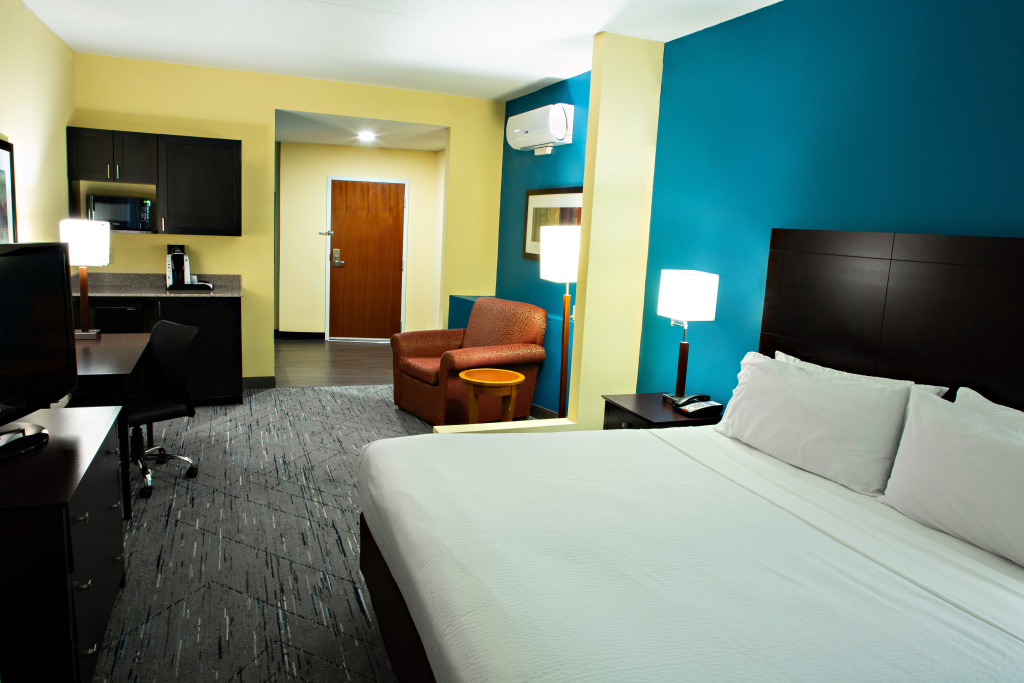 Holiday Inn Express & Suites Harrisburg West