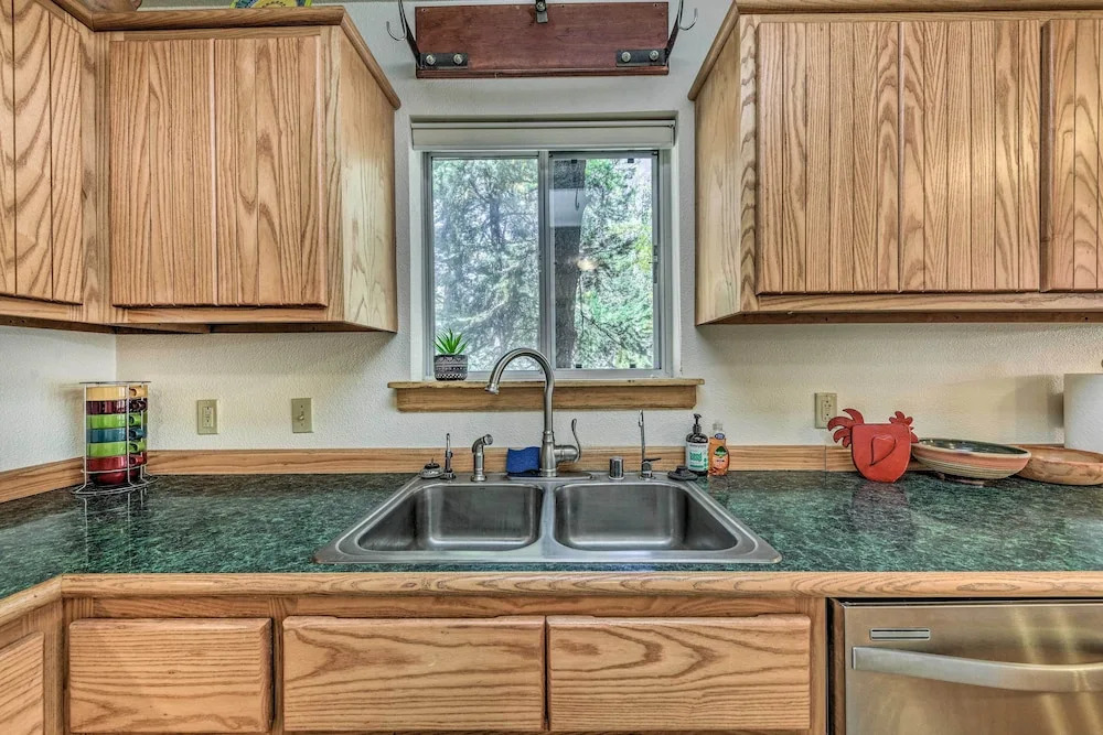 Cloudcroft Cabin w/ Deck < 2 Mi to Downtown!
