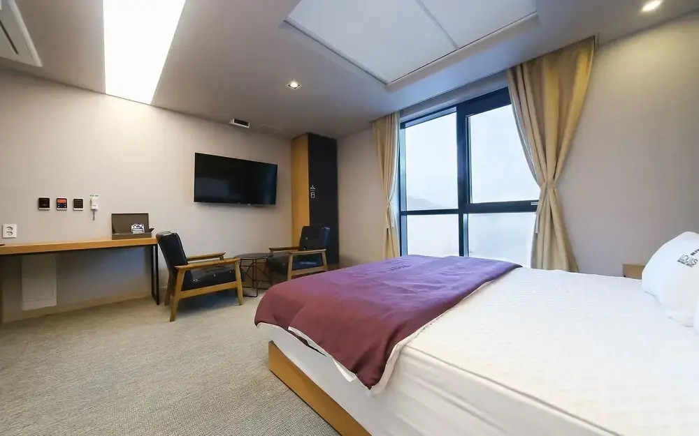 Changwon Jinhae Lewis Hotel