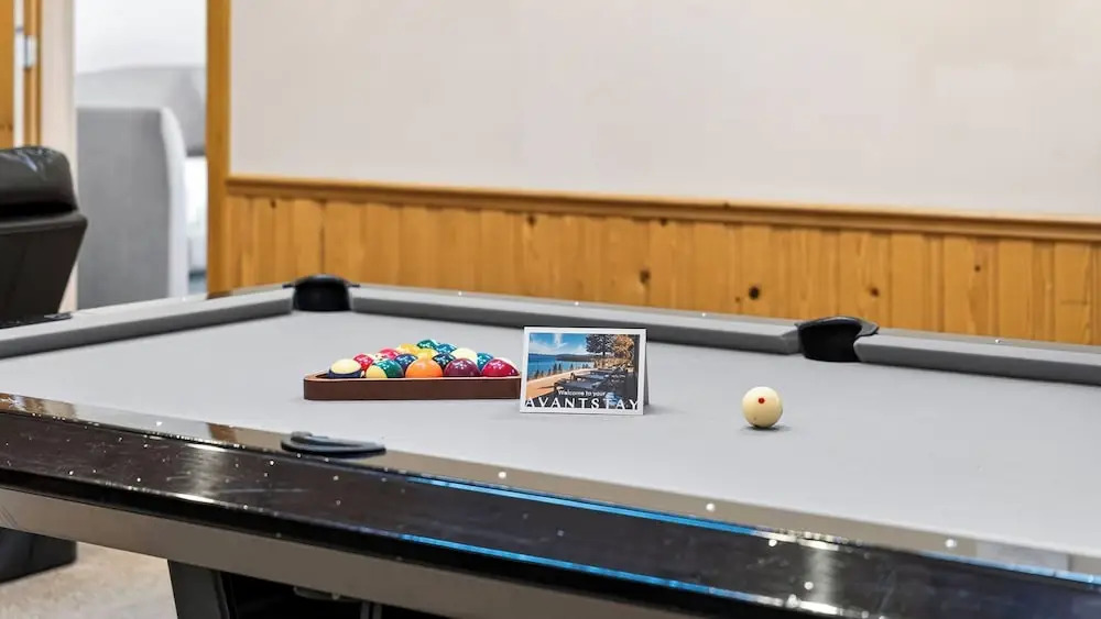Black Bear by Avantstay Spacious Viking Lodge in Tahoe Donner w/ Game Room & Hot Tub!