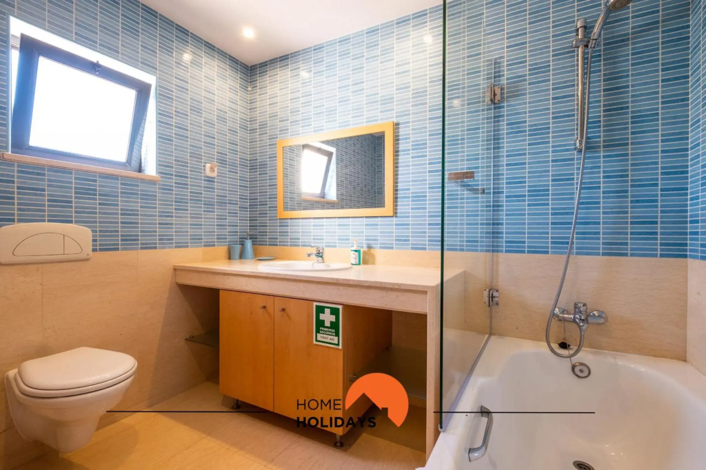 #076 Stunning and Modern Villa Near NewTown, Beach Pool