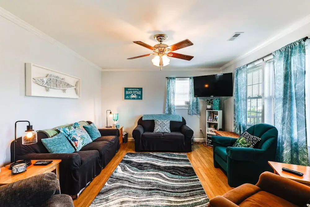 Oak Island Home w/ Covered Patio: Steps to Beach!