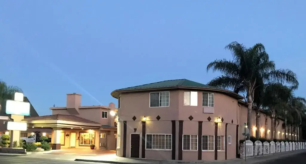 Signature Inn Merced Yosemite Parkway