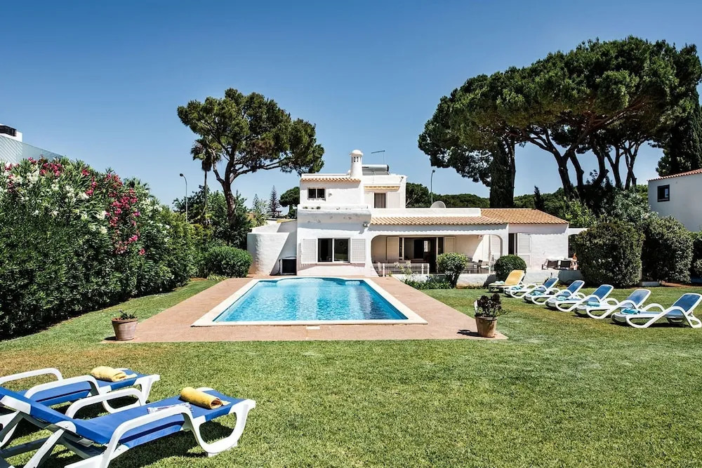 Villa Joya in Loule With 4 Bedrooms and 4 Bathrooms