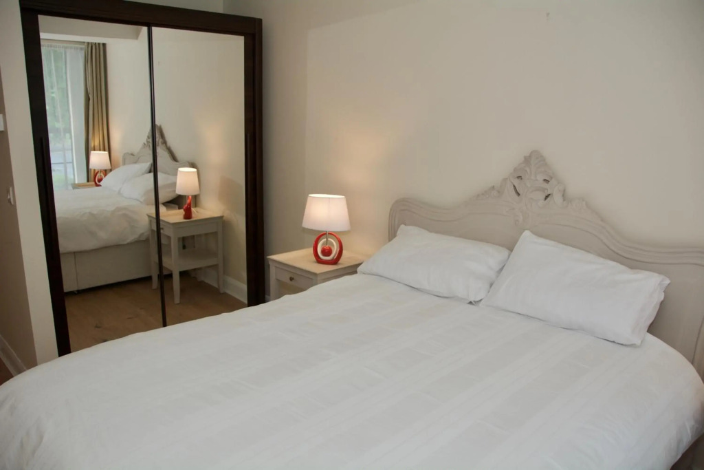 Oakleigh House, Apartment 1