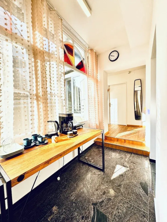 Comfortable Private Rooms in 5BR Apartment Near Kaufpark Alterlaa