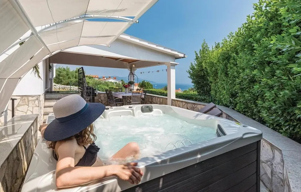 Amazing Home in Ravni with Hot Tub, WiFi & 1 Bedrooms