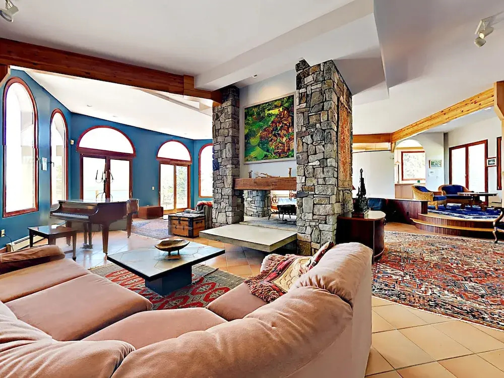 Oceanfront 4br On 10 Acres W/ Decks 4 Bedroom Home