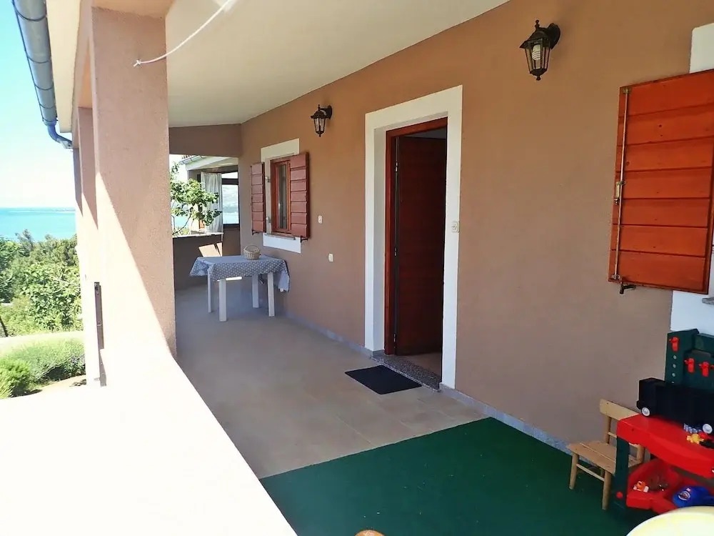 Apartment Boreas-with Panoramic View to the sea and Velebit