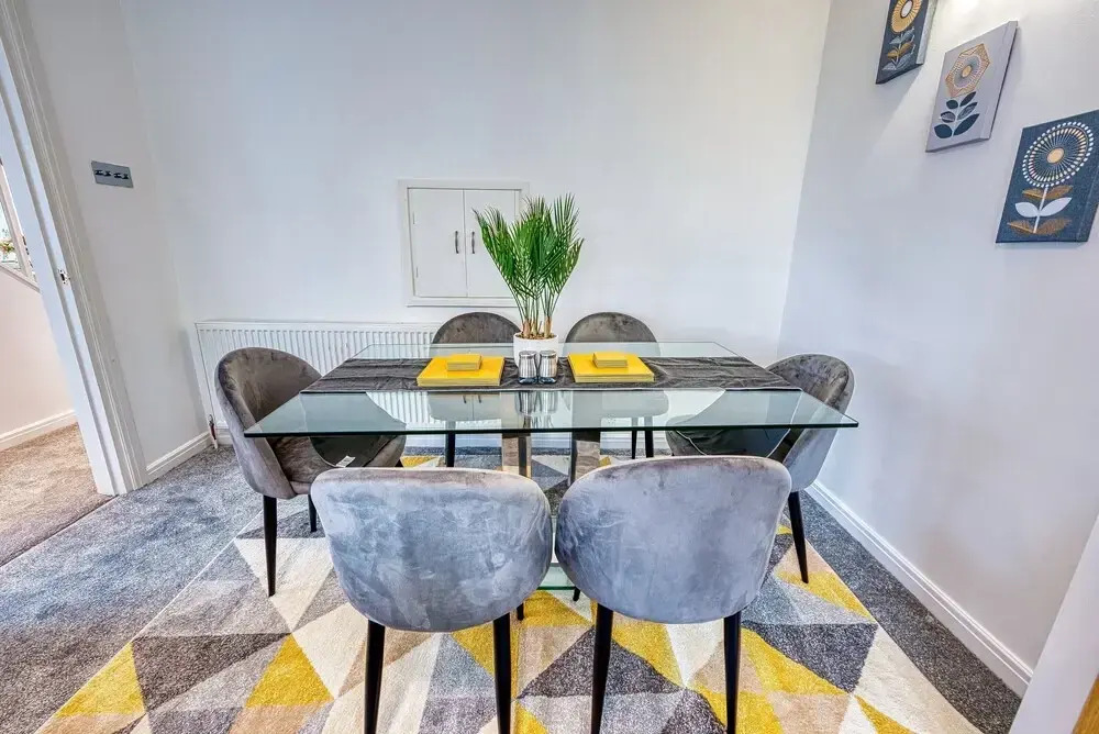 Modern 3 Bedroom 2 Bath Hse with Parking
