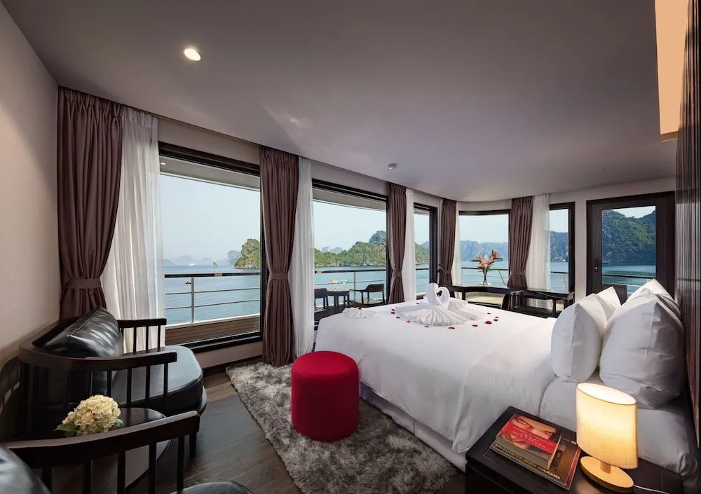 Scarlet Pearl Cruises - Wonder On Lan Ha Bay