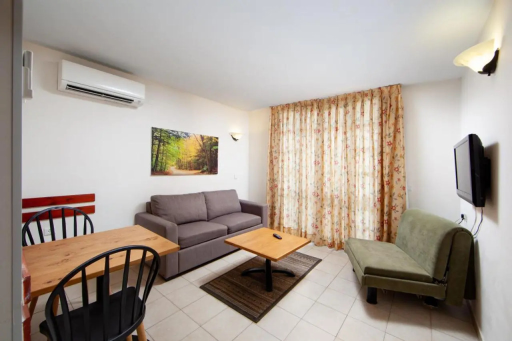 Shoresh Green Hills Family Suites Hotel