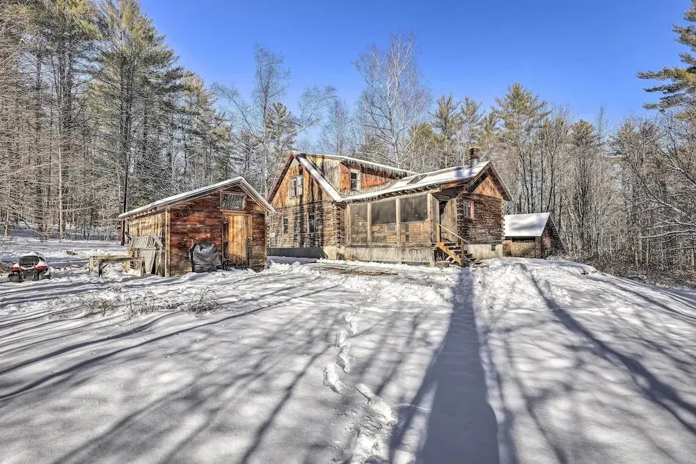 Black Bear Lodge: A Rural White Mtns Retreat