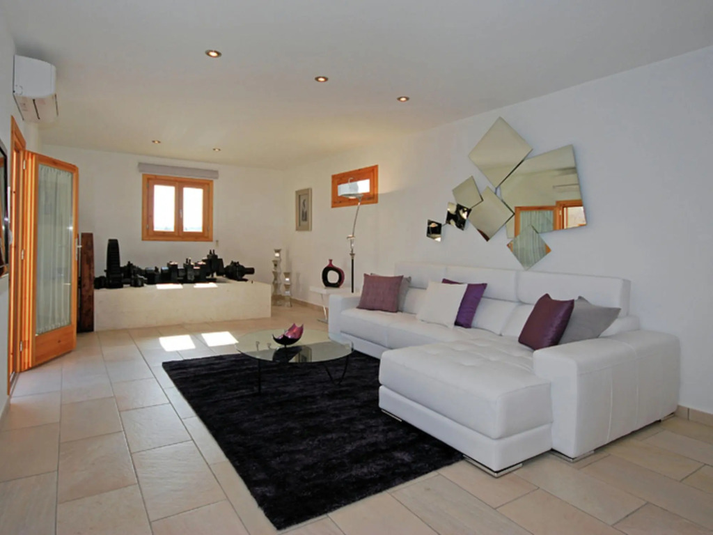 Modern Holiday Home With Private Swimming Pool
