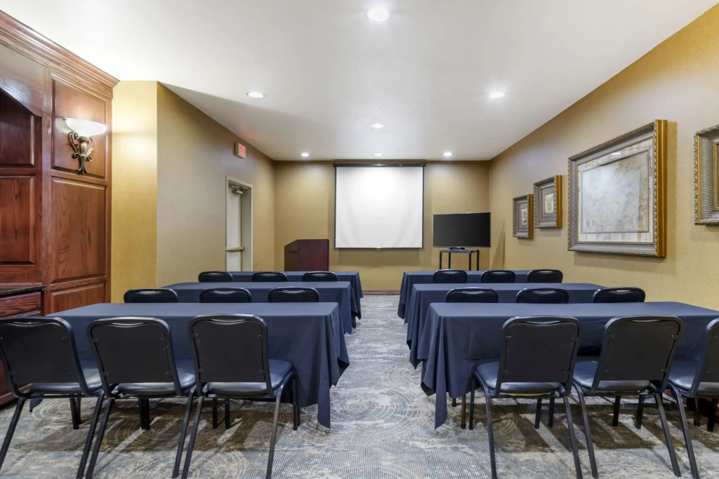 Best Western Plus Crown Colony Inn & Suites